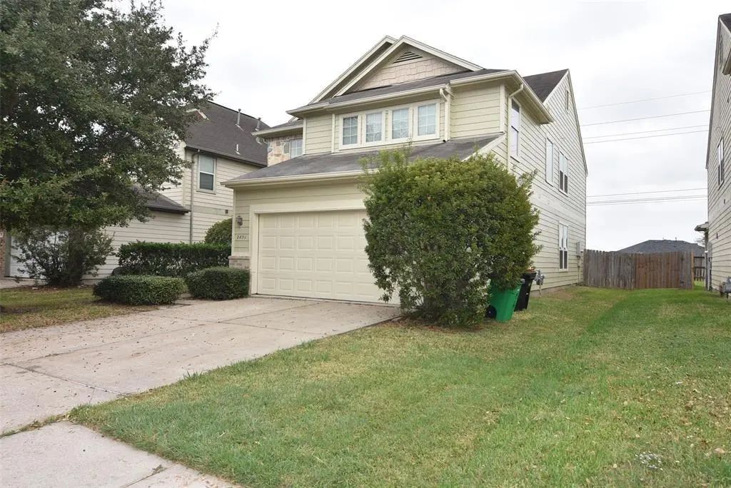 2831 Feather Green Trail, Fresno