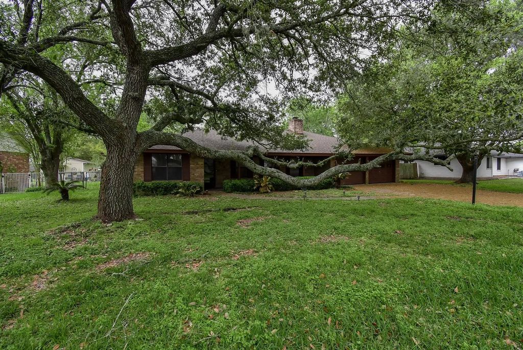718 Partridge Lane, Eagle Lake