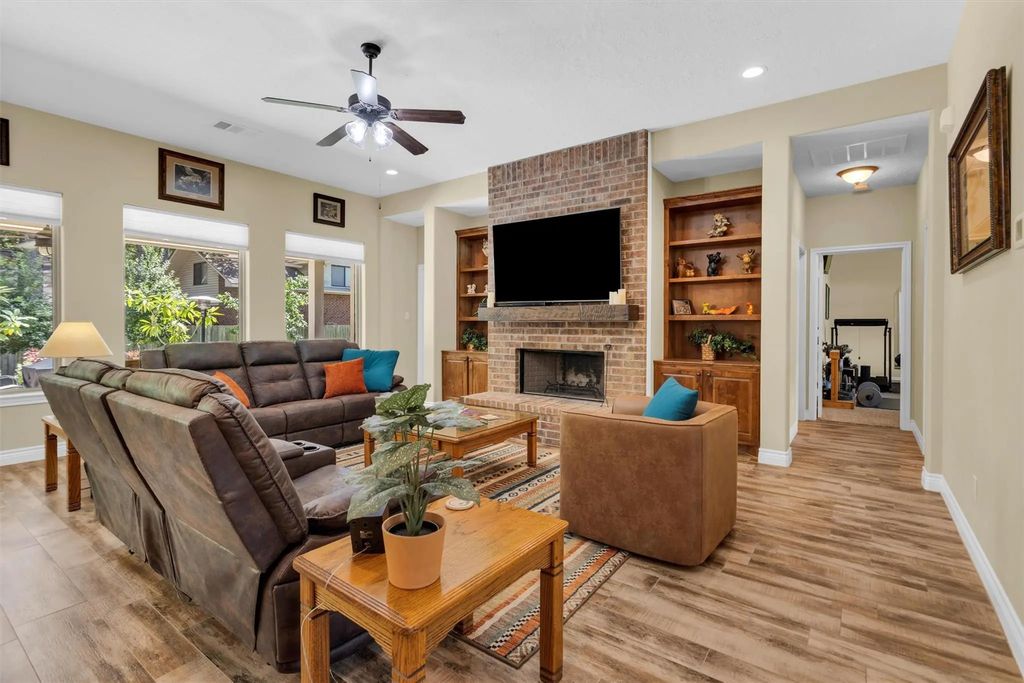 13957 Challenger Drive, Willis