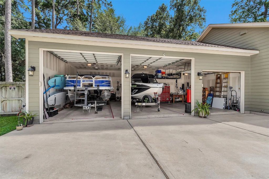 13957 Challenger Drive, Willis