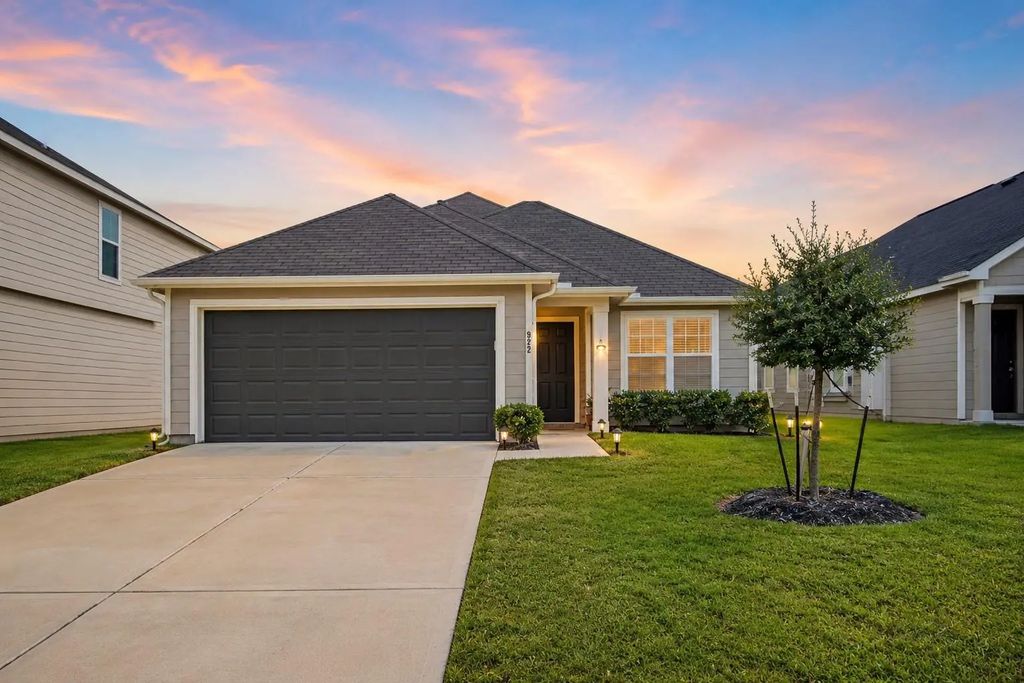 922 Luke Darrell Drive, Rosharon