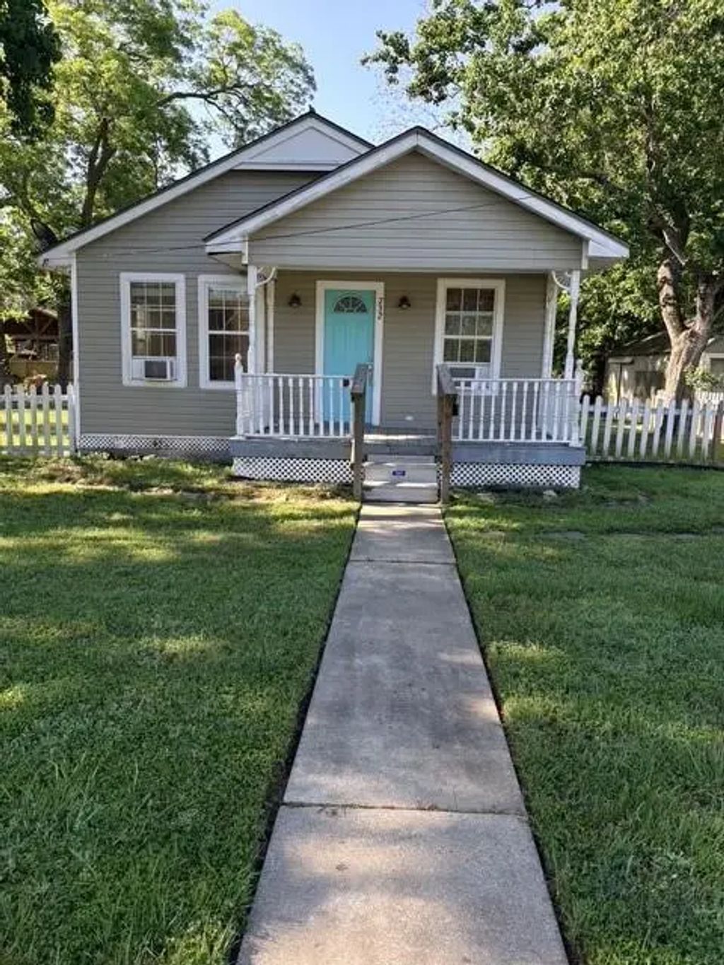 732 4th Street, Sealy