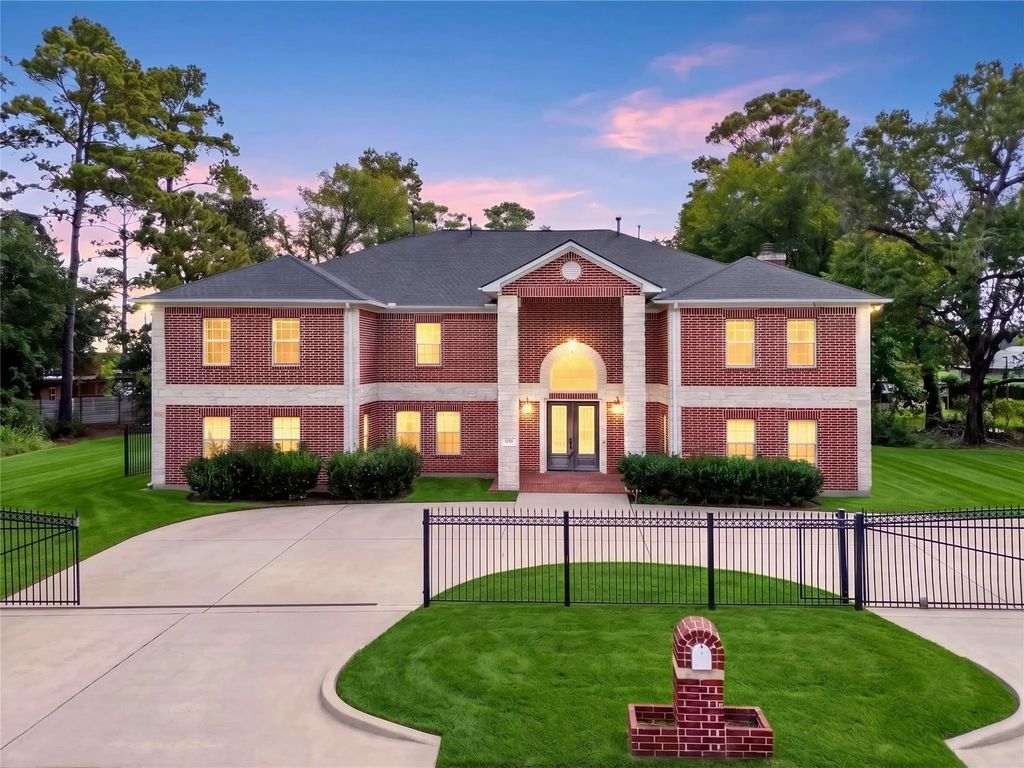 8438 Darlington Drive, Houston