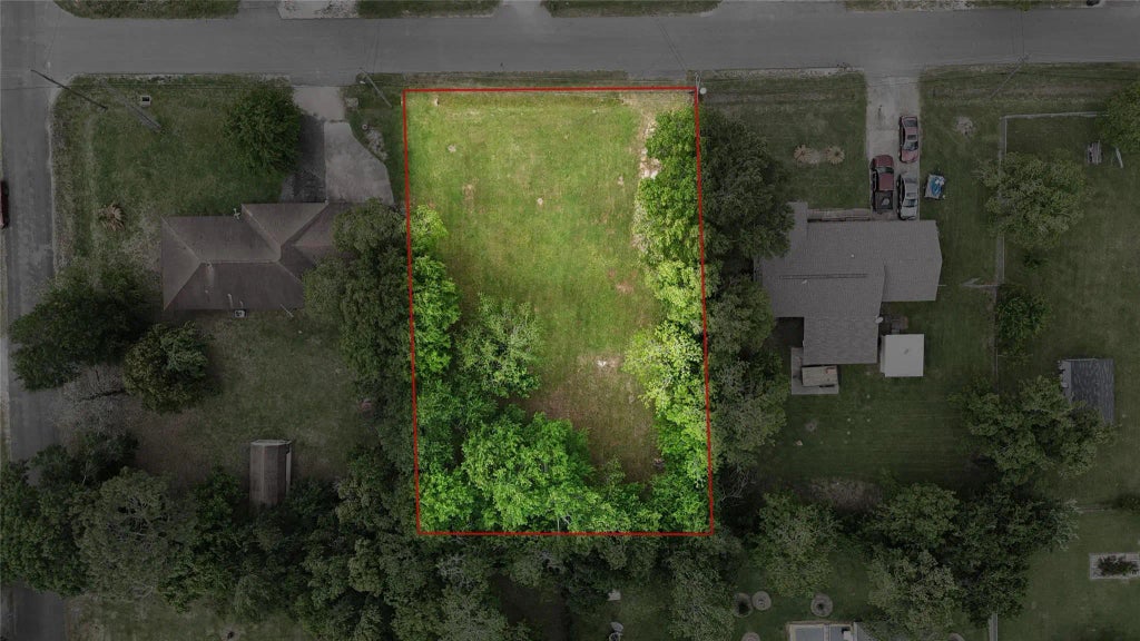 2720 Royal Avenue, Groves