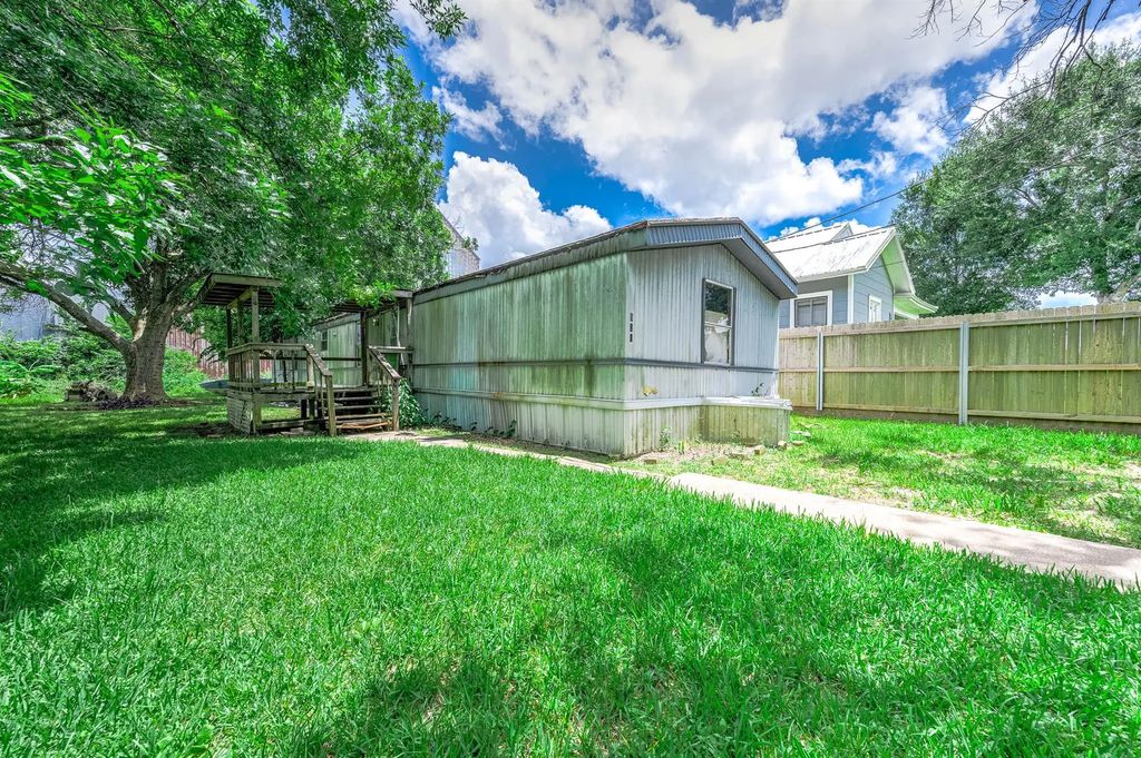 804 Chatman Street, Alvin