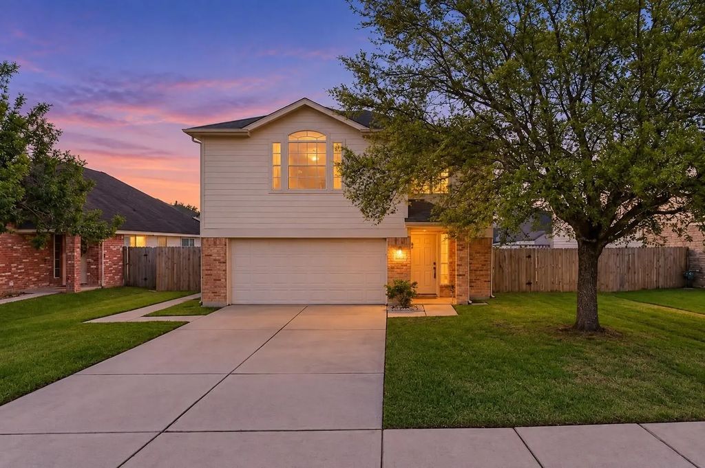 8227 Montego Bay Drive, Mont Belvieu