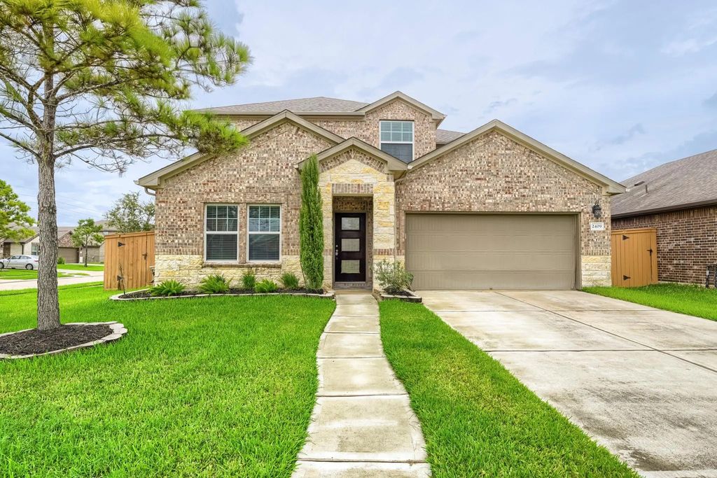 2409 Goddard Green Drive, Iowa Colony