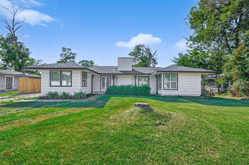 1609 N Pacific Street, Conroe