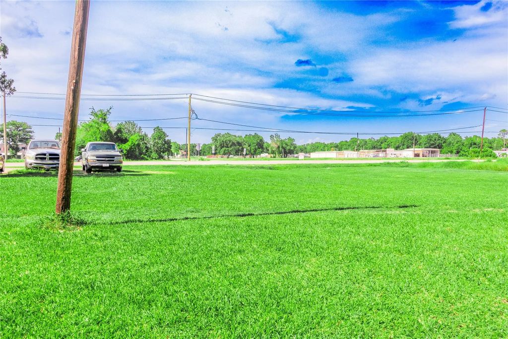20230 Highway 6, Manvel
