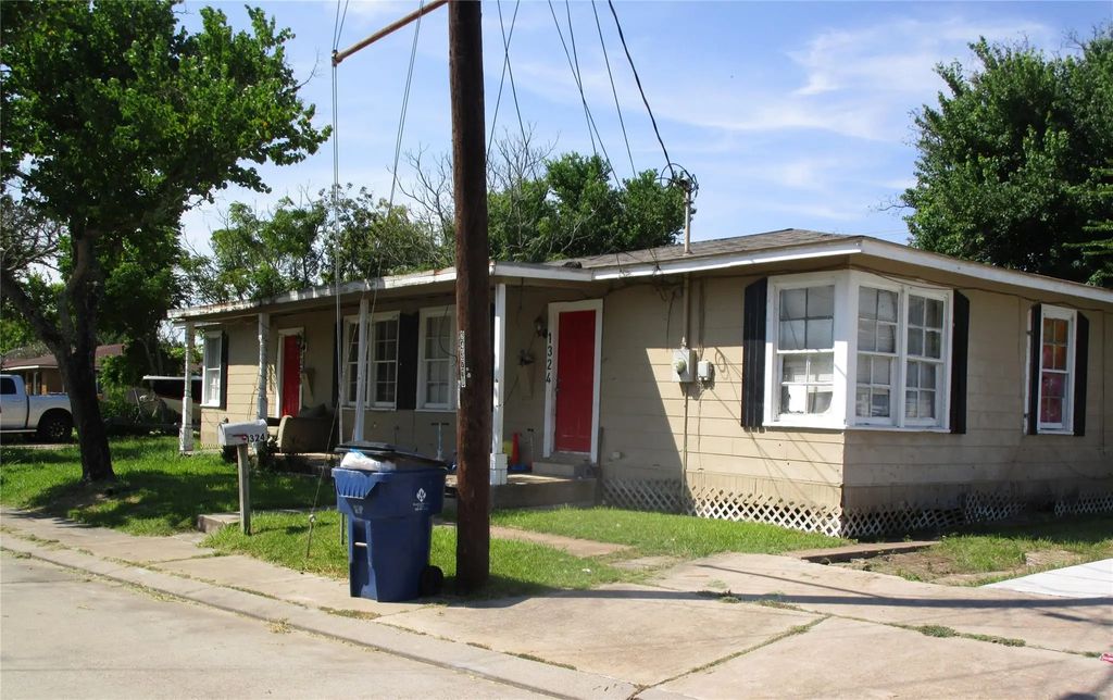 1324/28 W 9th Street, Freeport