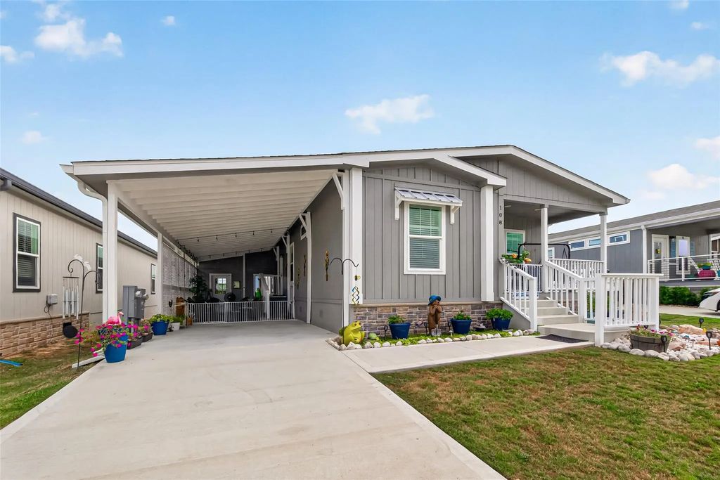 108 Trail Ride Way, Willis