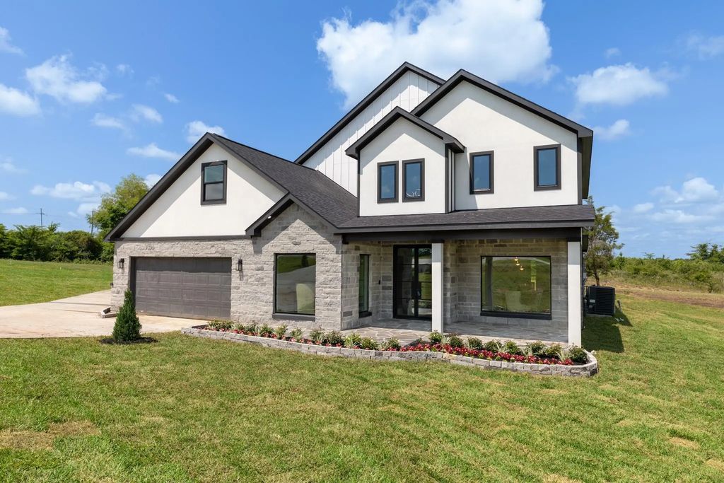 19123 Grandview Point, Montgomery