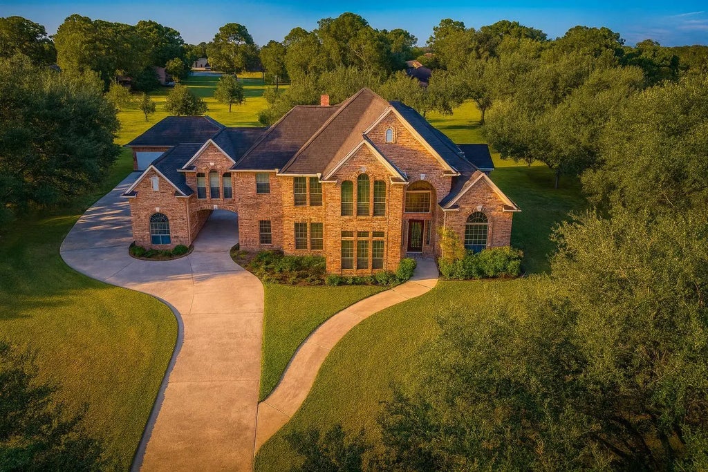 807 Evergreen Drive, Friendswood