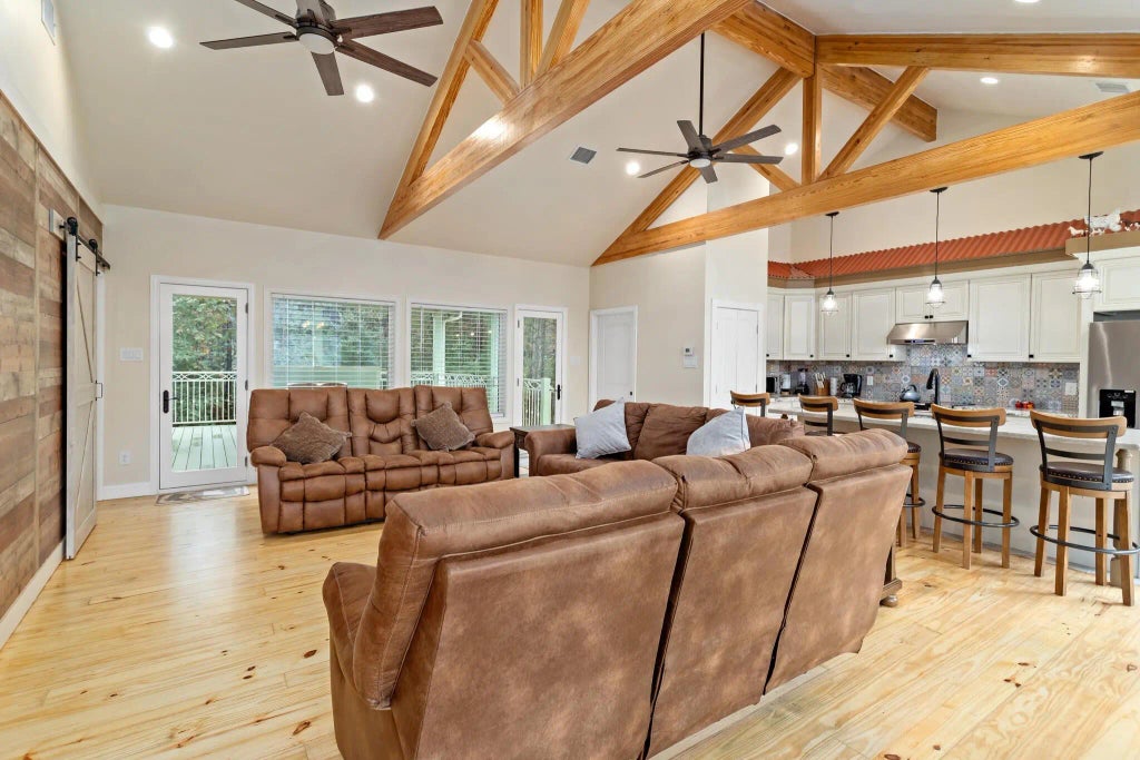 610 Private Road 5130, Woodville