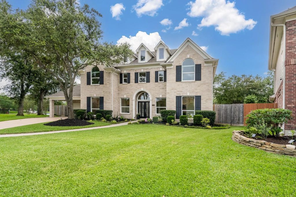 15903 Lake Loop Drive, Cypress