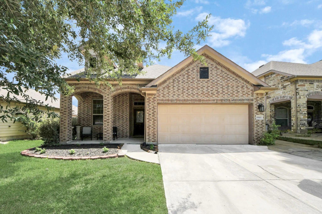 6810 Hunters Trace Lane, Baytown