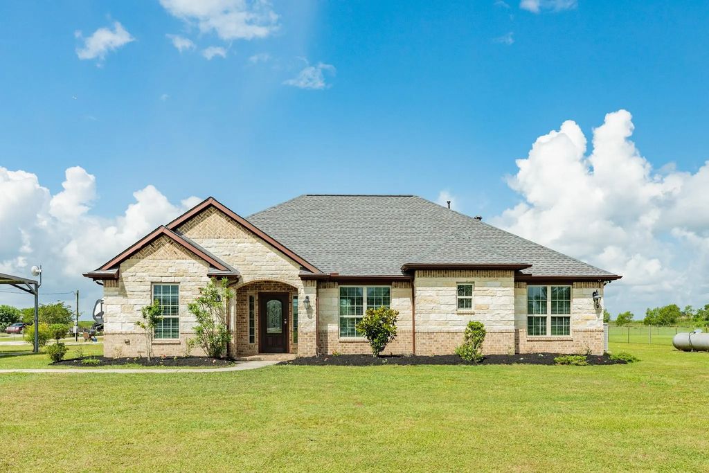 2180 County Road 212, Angleton