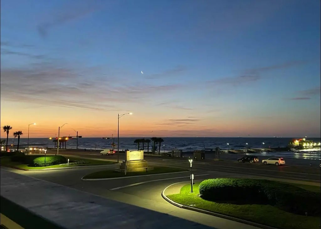 6102 Seawall Boulevard 250, Galveston