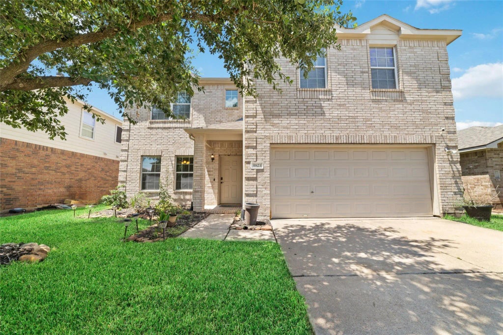 9823 Lynette Falls Drive, Houston