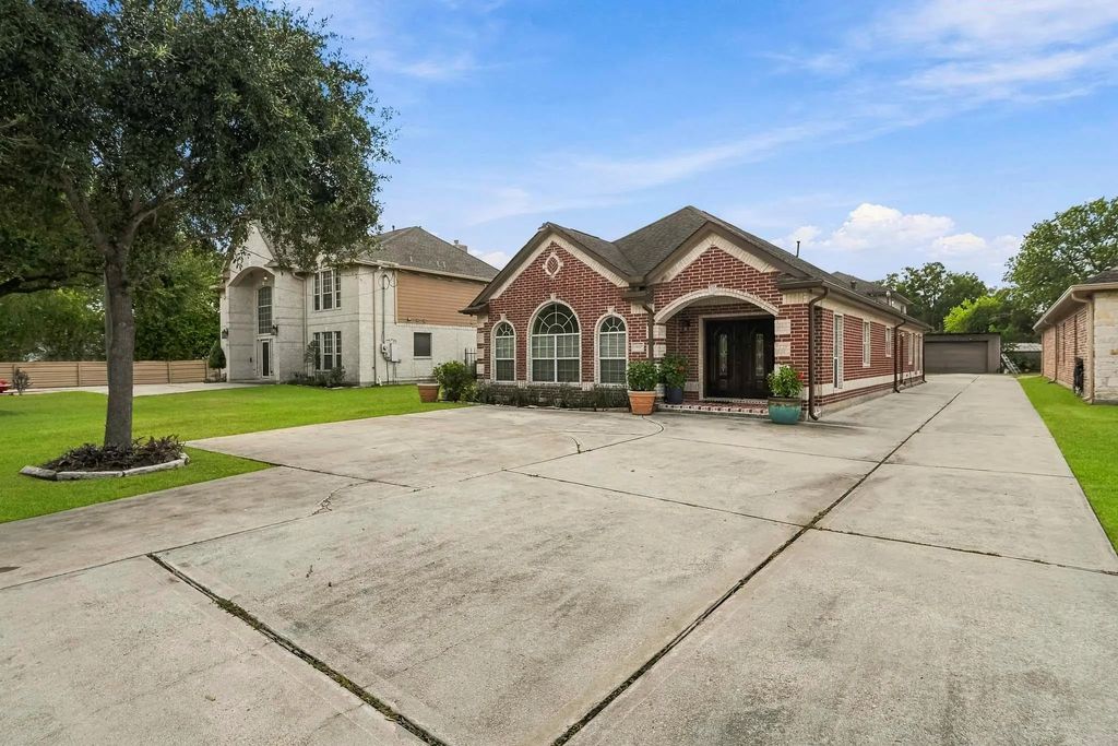 5627 Brookfield Drive, Houston