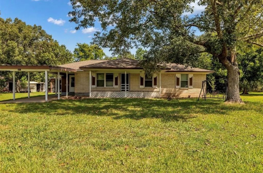 302 Channelview Drive, Anahuac