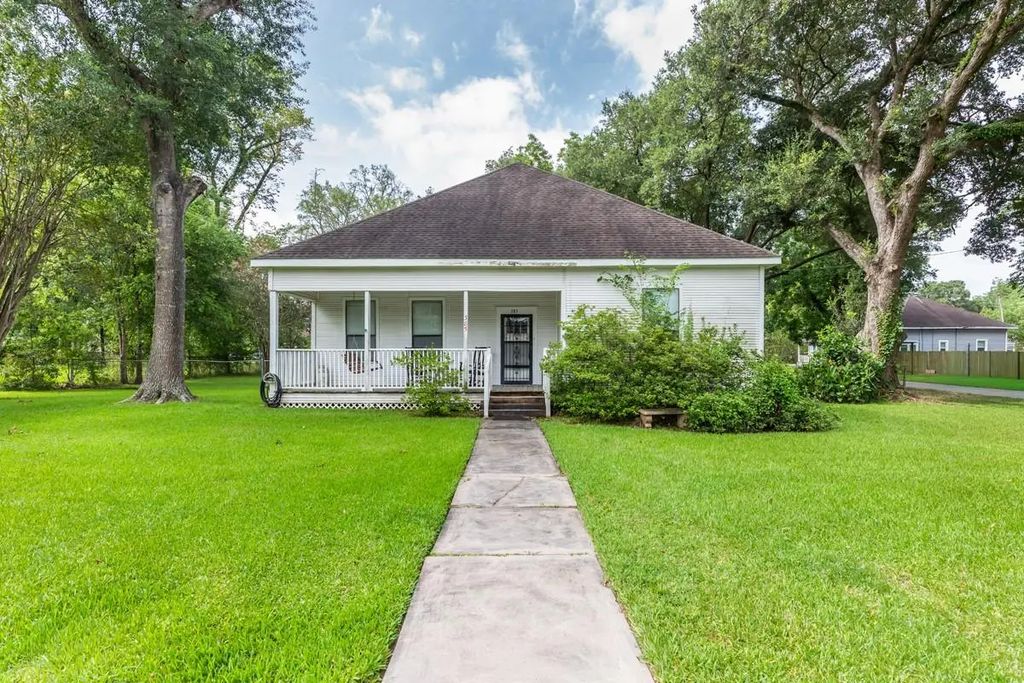 385 W Cora Lee Street, Sour Lake