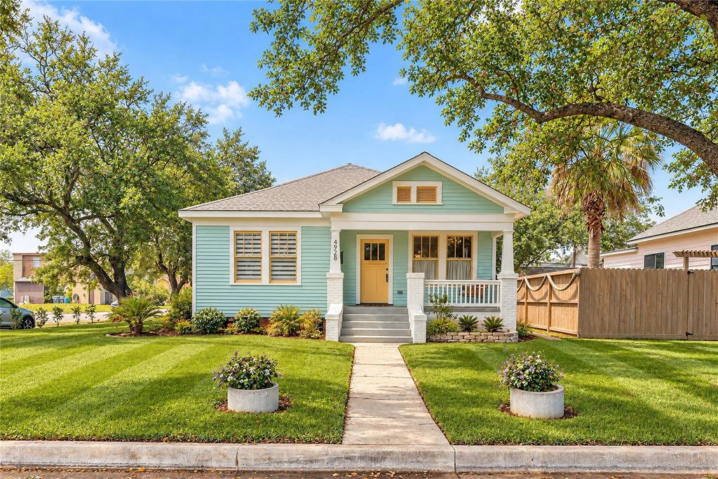 4928 Avenue R, Galveston