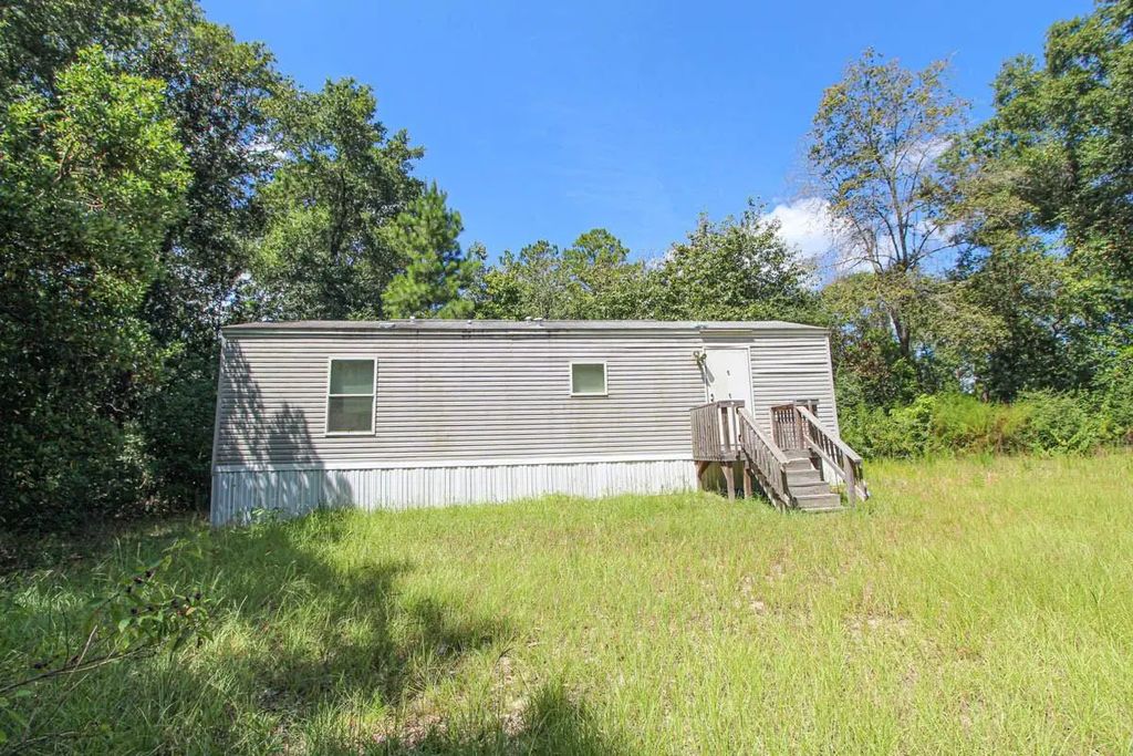 190 Russell Lane, Livingston
