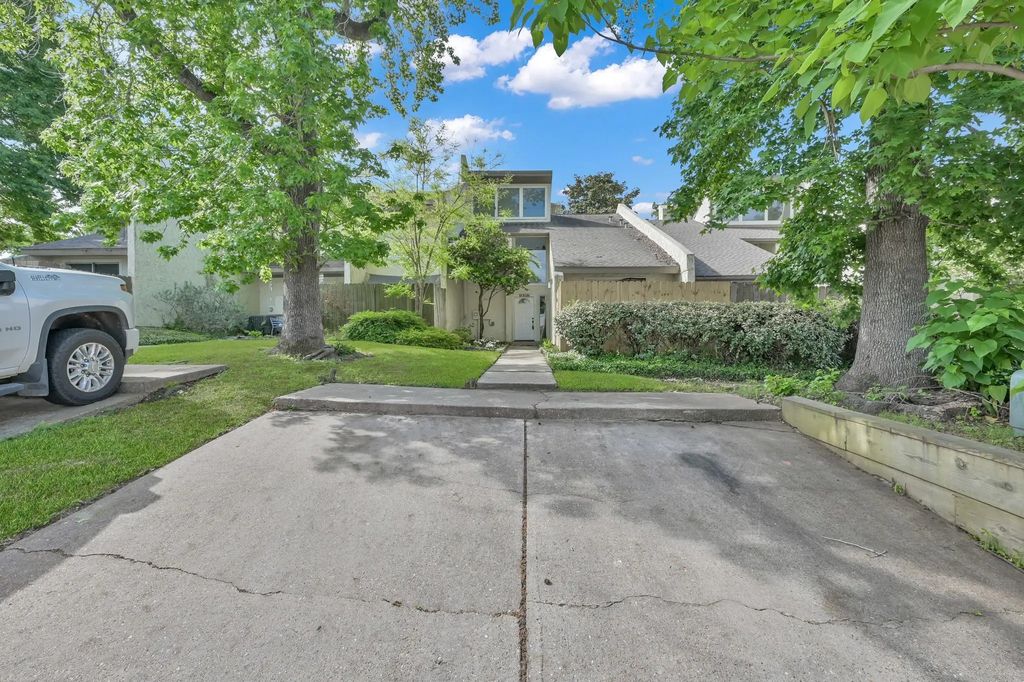 12311 Glenview Drive, Montgomery
