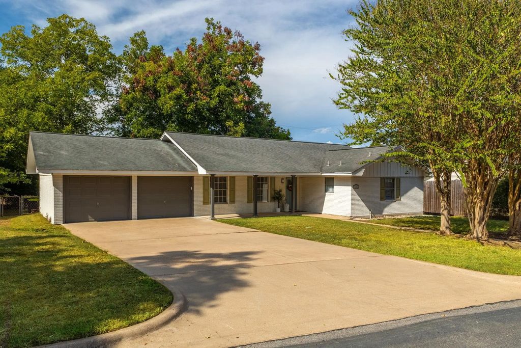 802 Spinn Street, Brenham