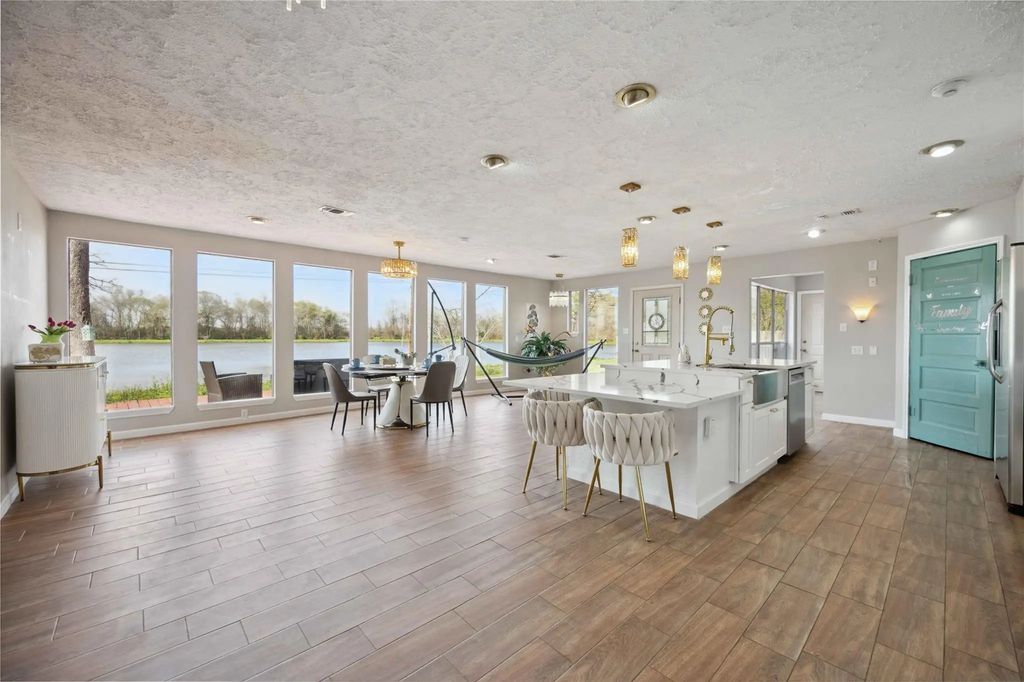911 Brook Forest Drive, Conroe