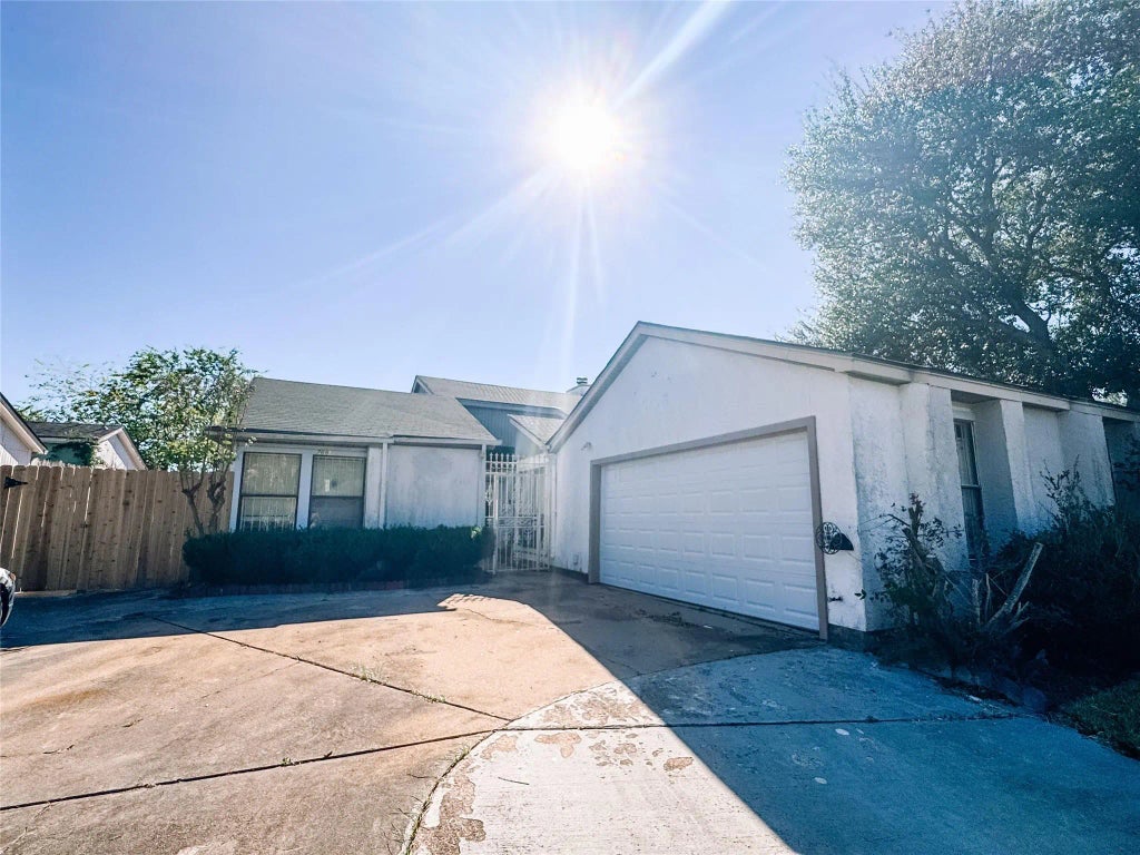 7663 Alcomita Drive, Houston