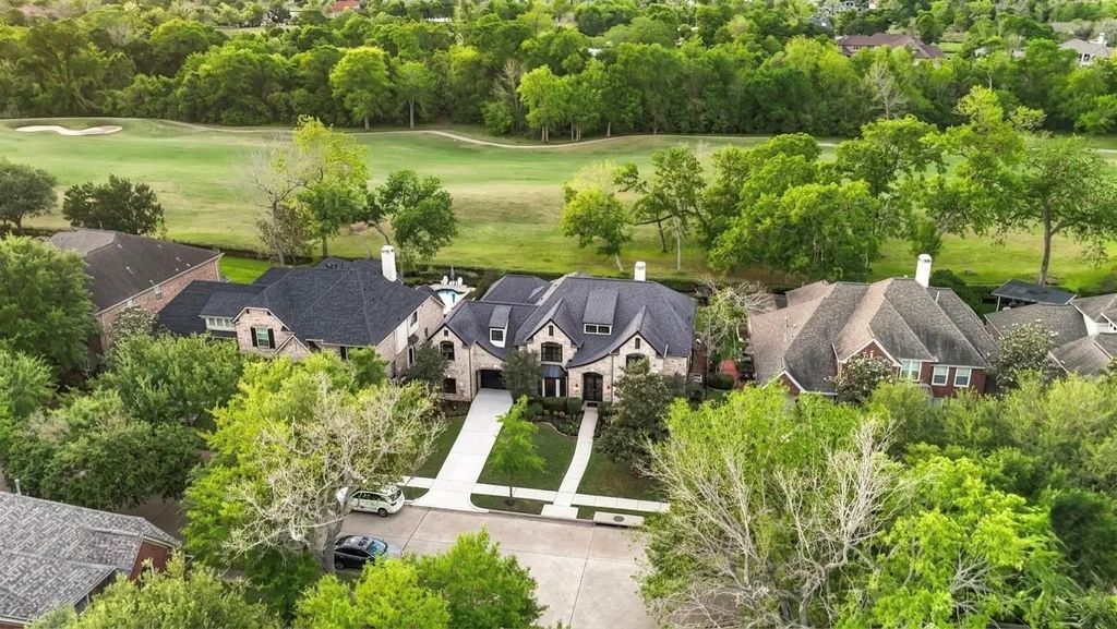 2811 Waters Lake Lane, Missouri City