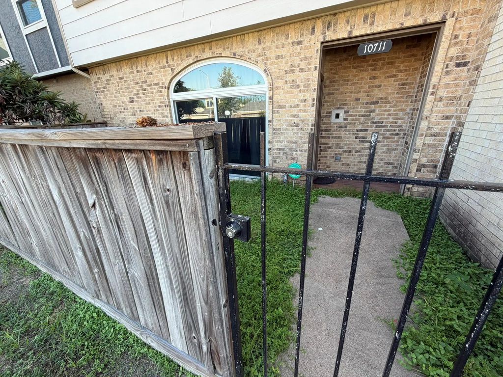 10711 Sandpiper Drive 154, Houston