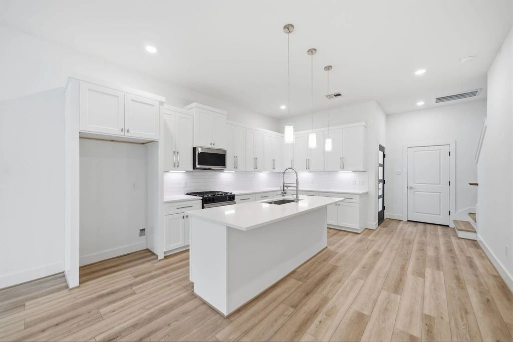 414 E 34th Street, Houston