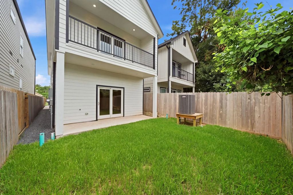 414 E 34th Street, Houston