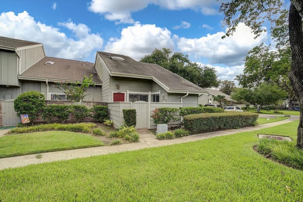 12990 Greenway Chase Court 2990, Houston