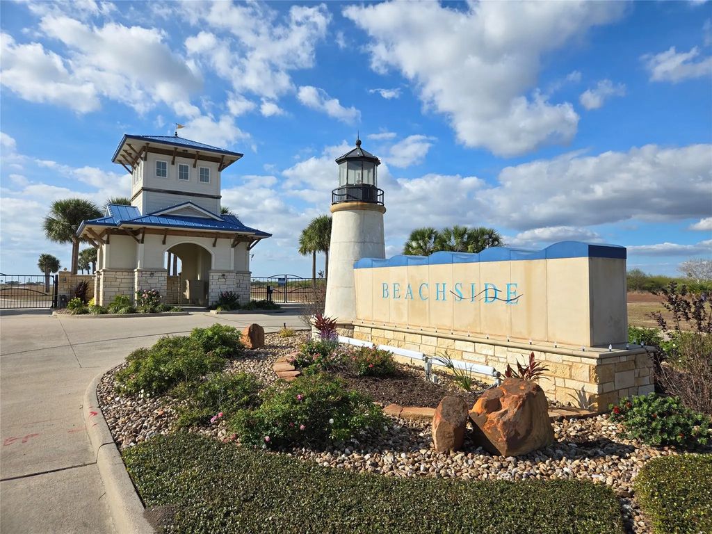 3345 Bay Point Drive, Palacios
