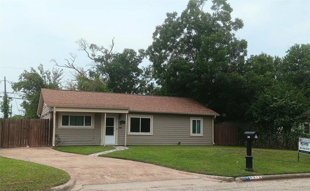 8913 Linda Vista Road, Houston