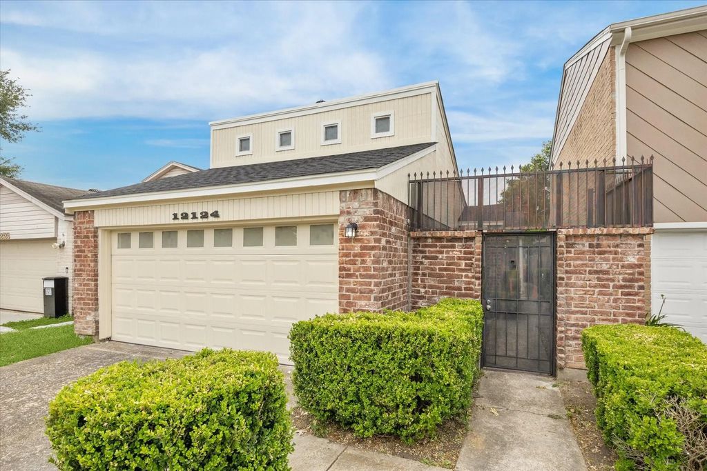12124 Burdine Street, Houston