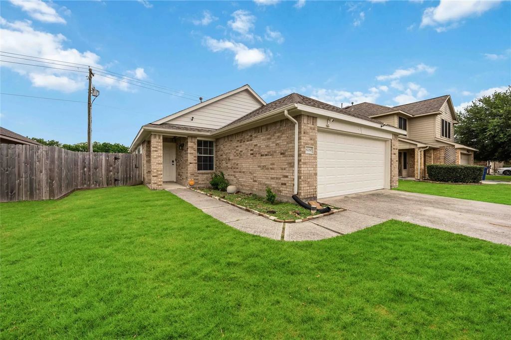 8426 Bay Run Avenue, Baytown