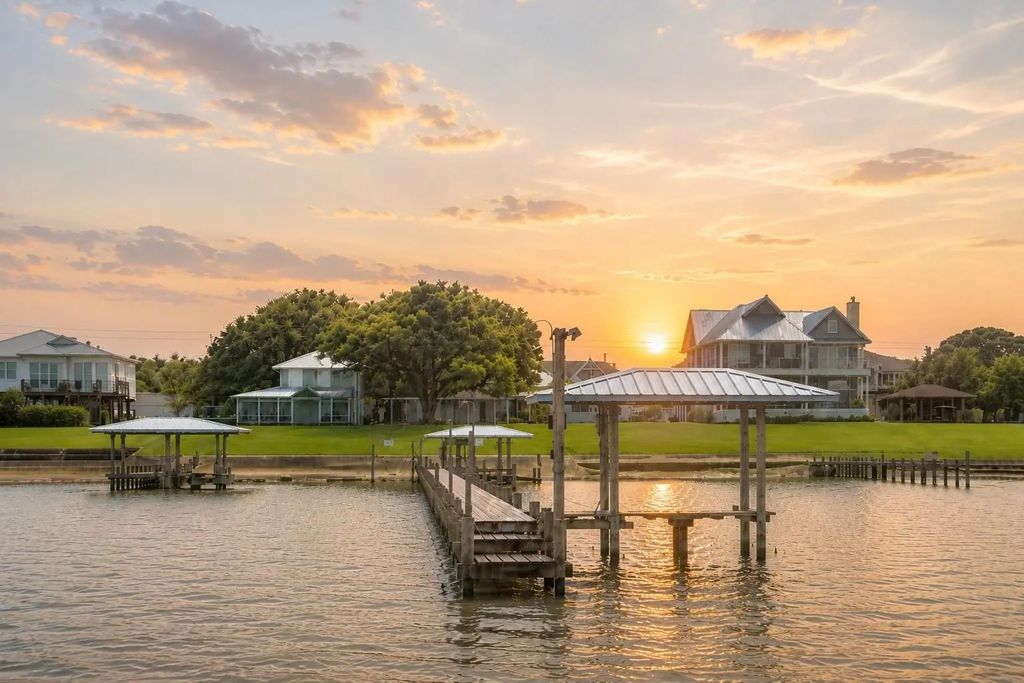 2823 Bayshore Drive, Bacliff