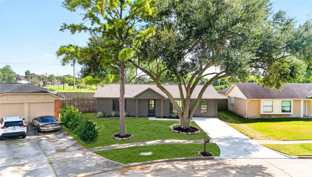 2501 Ironclad Drive, League City