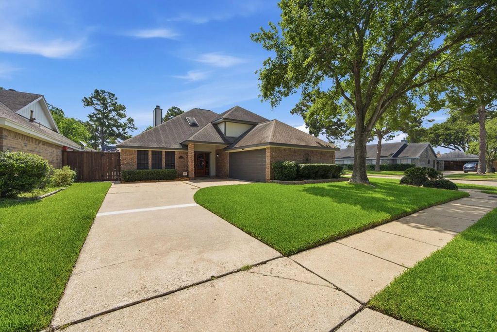 3302 Lindenfield Drive, Katy