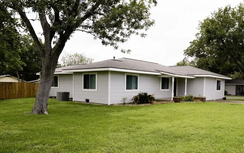 214 South Street, Schulenburg
