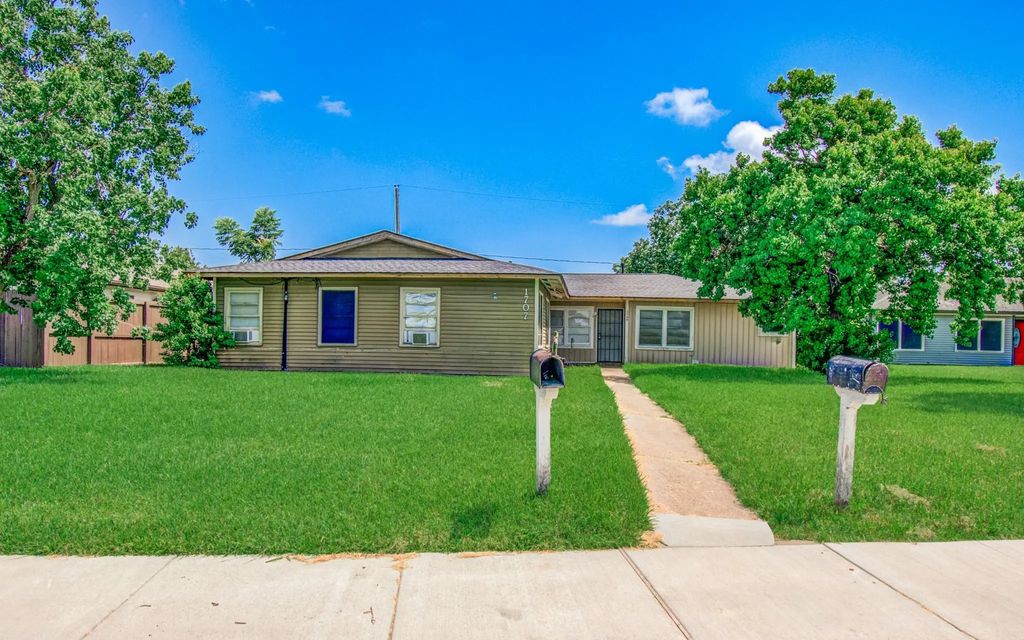 1707 W 7th Street, Freeport