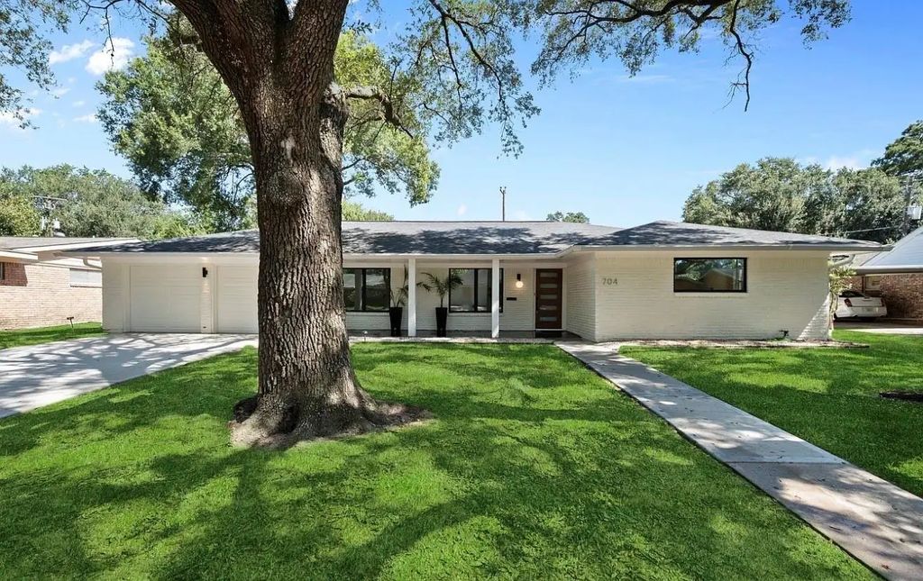 704 Fleetwood Street, Baytown
