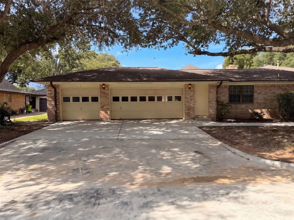 4042 Greenbriar Drive, Missouri City