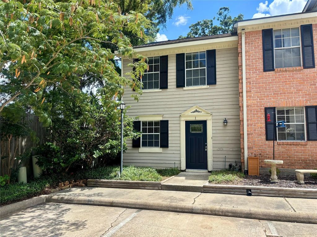 2030 Plantation Drive B1, Conroe