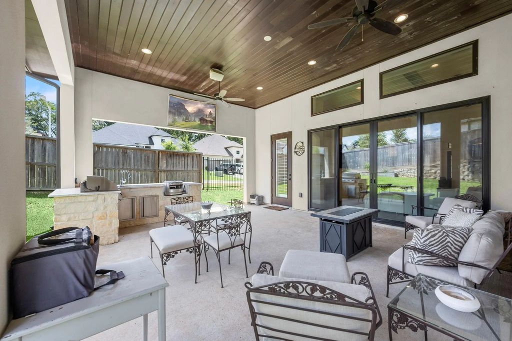 1715 Mission Oaks Court, Conroe